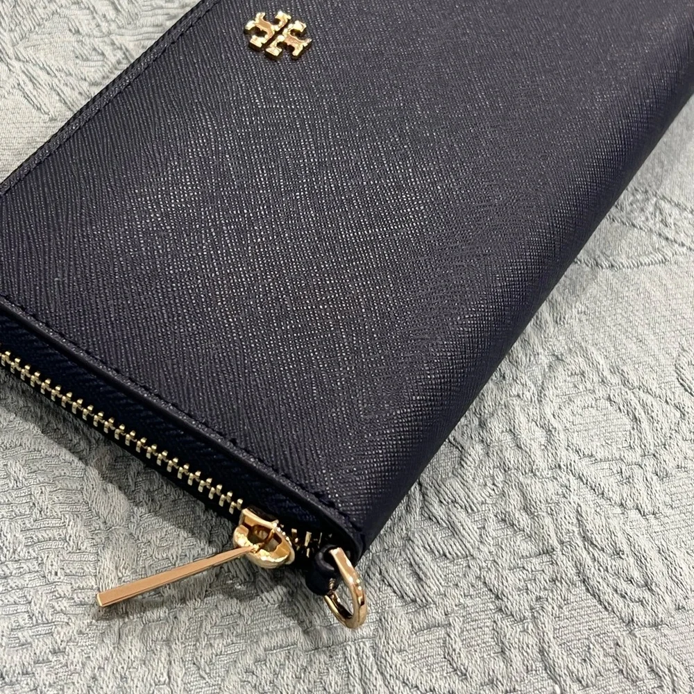 Tory Burch Saffiano Leather wallet - Picture 4 of 5